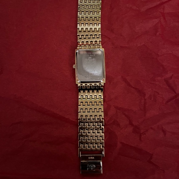Vintage Paolo Gucci Gold Watch with Red and Green Dial - Picture 5 of 6